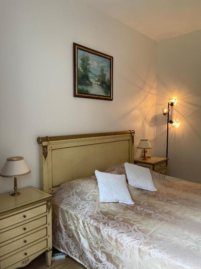 Les Grands Tilleuls Bed & Breakfast Guignes Bagian luar foto